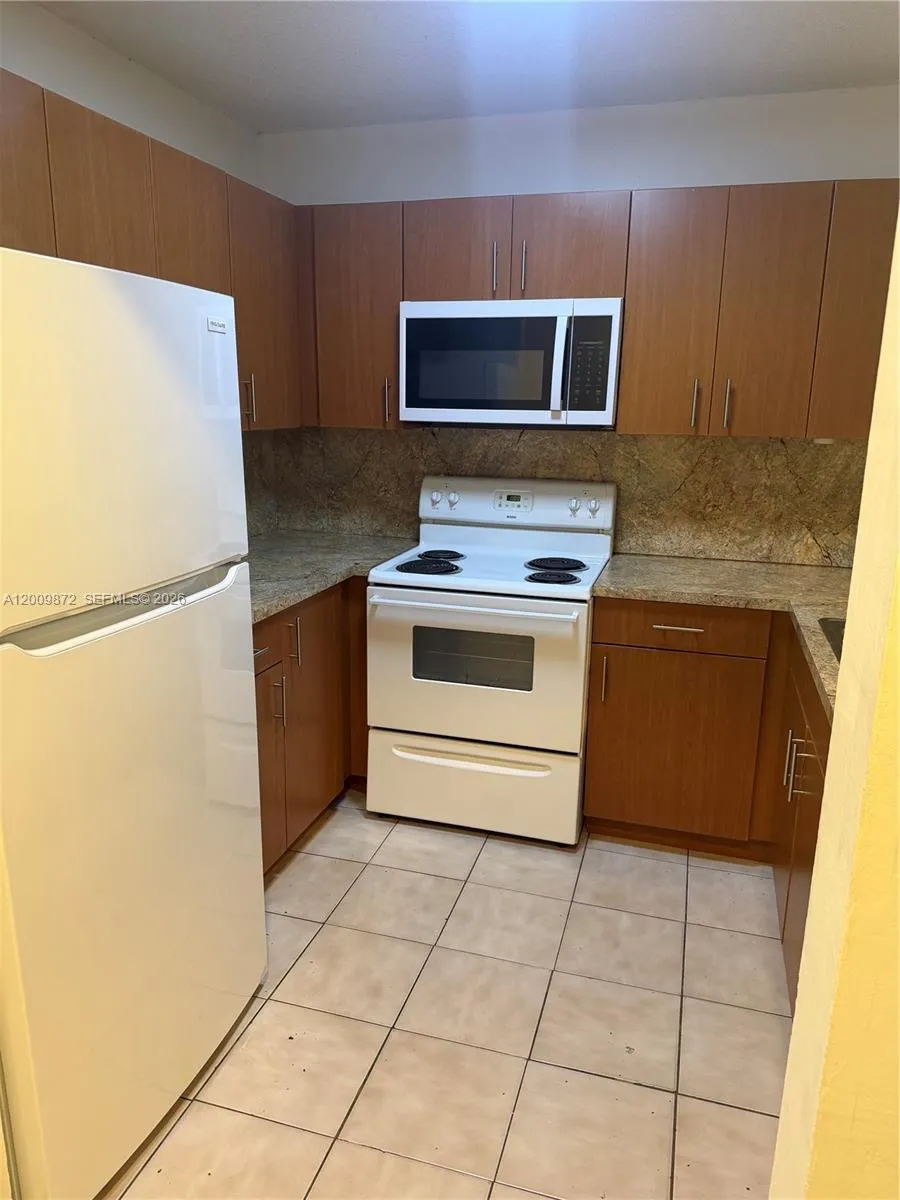 8185 NW 7th St # 209, Miami FL 33126