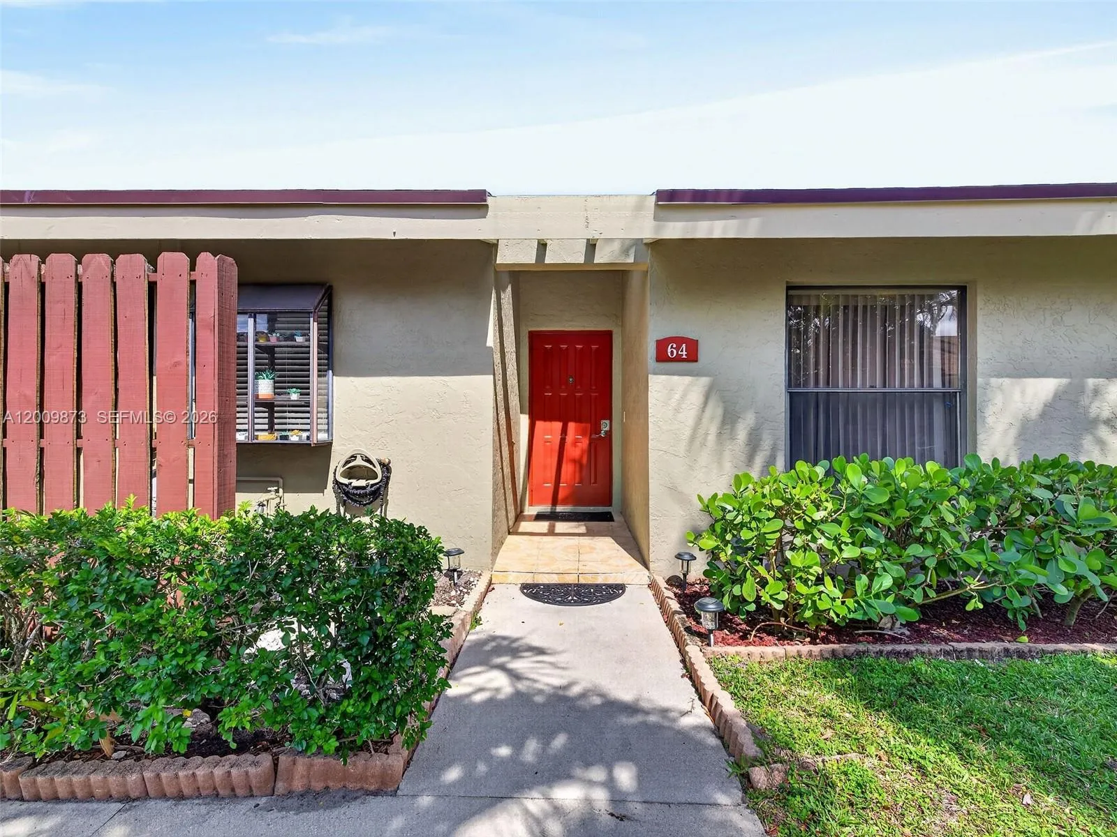 64 Meadows Dr, Boynton Beach FL 33436