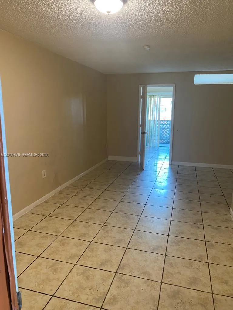 3710 NW 21st St # 305, Lauderdale Lakes FL 33311