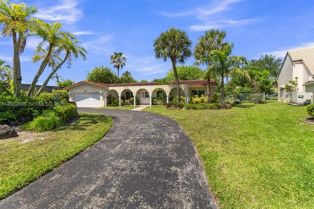 620 Lake Dasha Cir, Plantation FL 33324