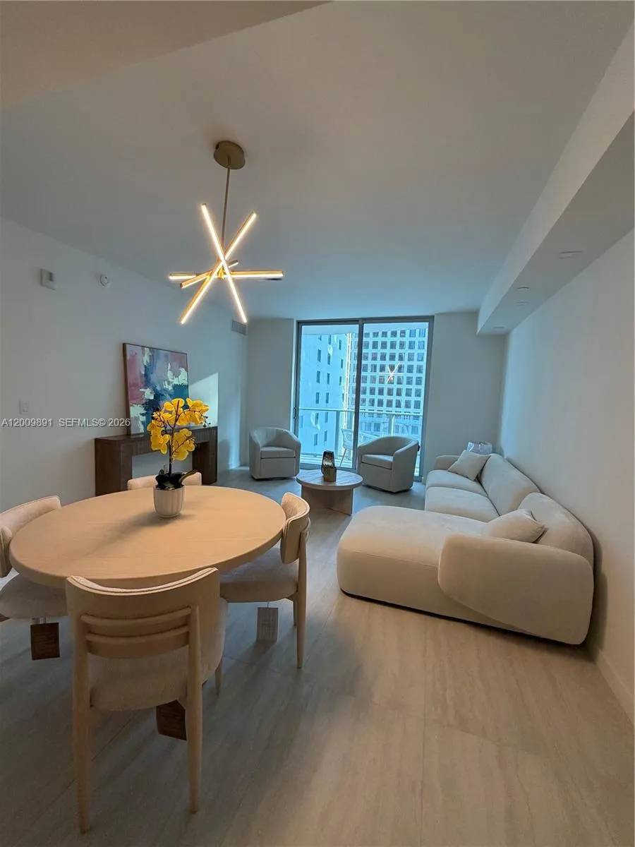 77 SE 5th street # 1614, Miami FL 33131