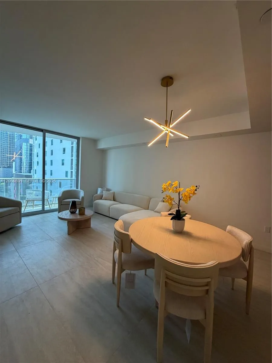 77 SE 5th street # 1614, Miami FL 33131