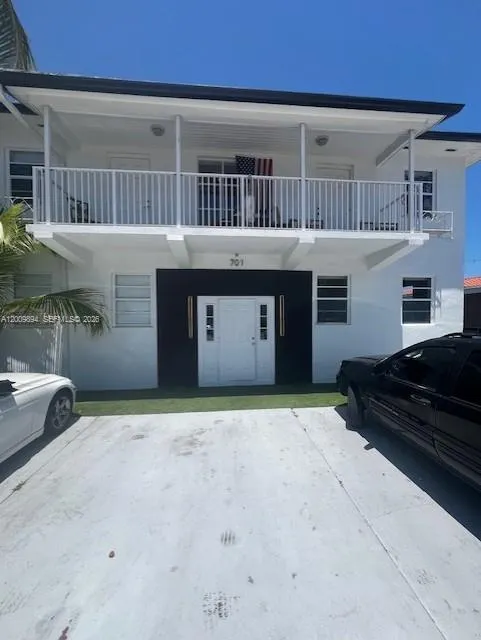 701 82nd St # 1, Miami Beach FL 33141