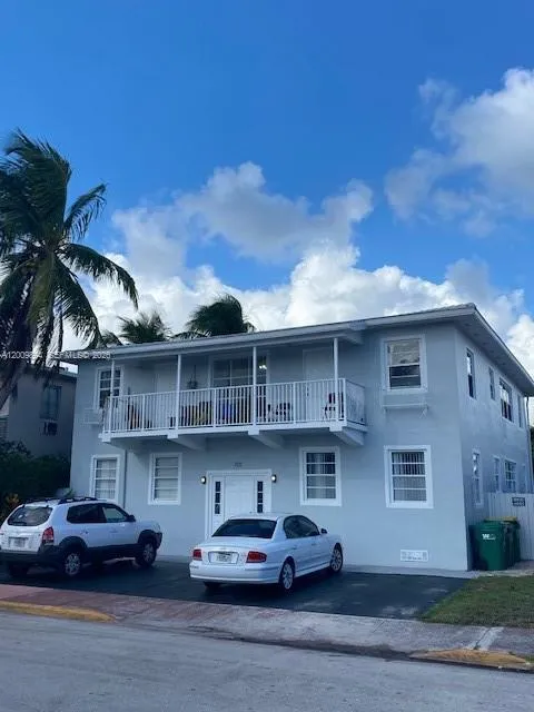 701 82nd St # 1, Miami Beach FL 33141