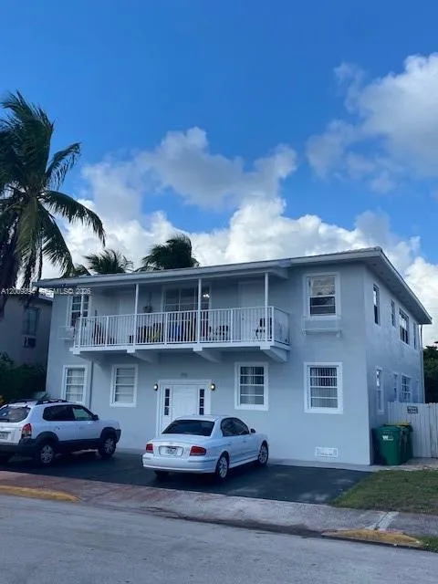 701 82nd St # 1, Miami Beach FL 33141