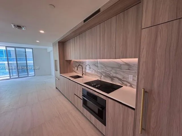 77 SE 5 ST # 1806, Miami FL 33131