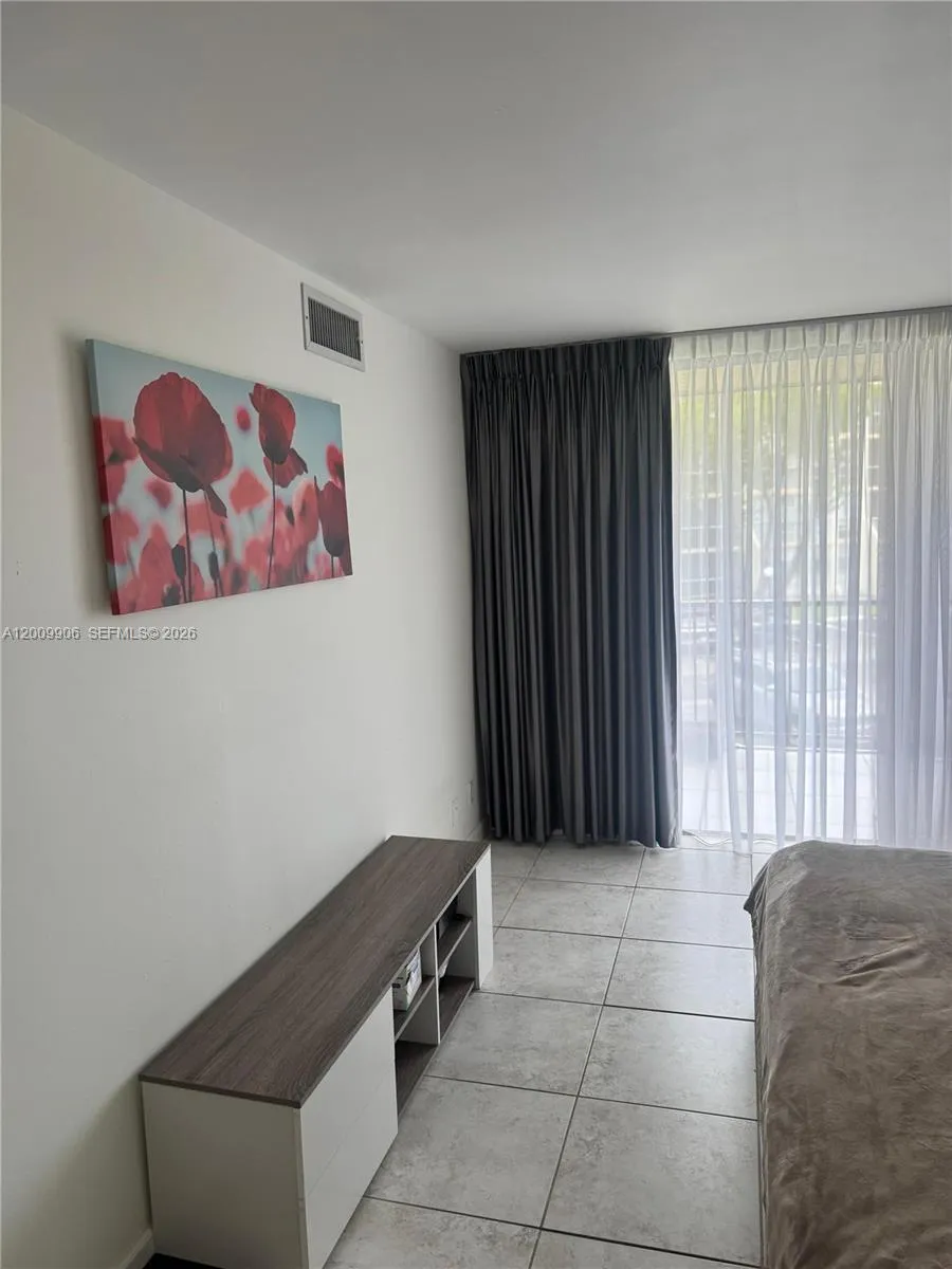 701 Three Islands Blvd # 211, Hallandale Beach FL 33009