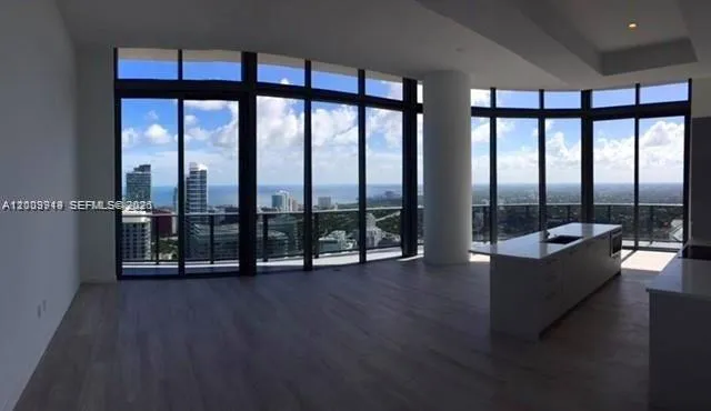 45 SW 9th St # 4906, Miami FL 33130