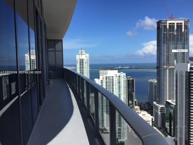 45 SW 9th St # 4906, Miami FL 33130