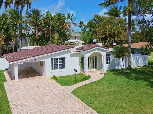 1435 Grant St, Hollywood FL 33020