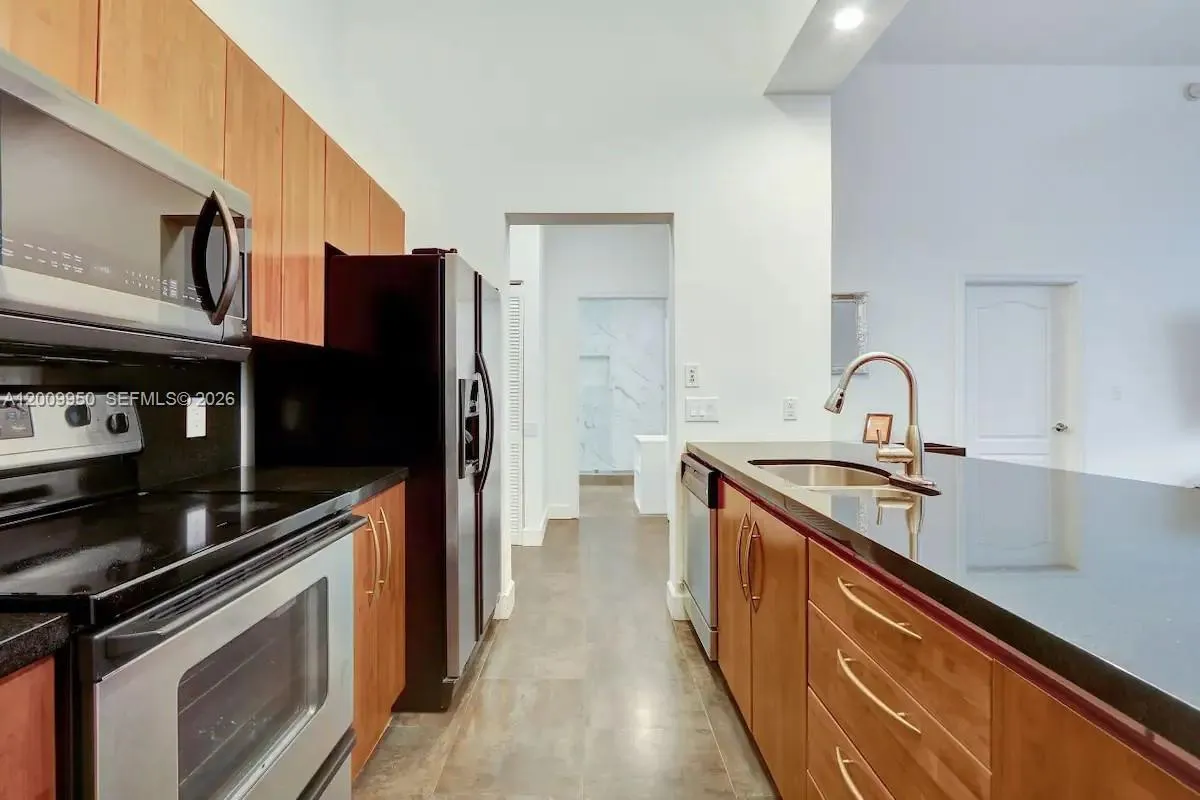 1200 Brickell Bay Dr # 1404, Miami FL 33131