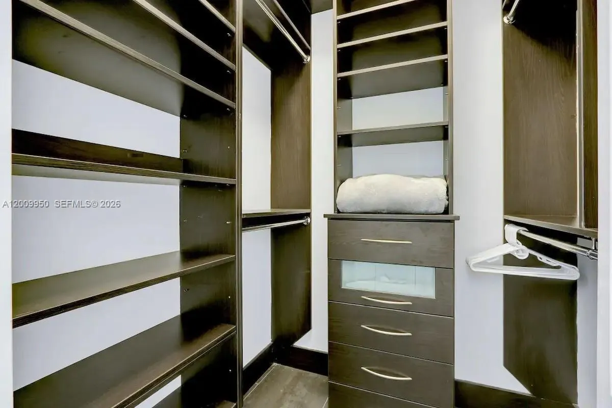 1200 Brickell Bay Dr # 1404, Miami FL 33131