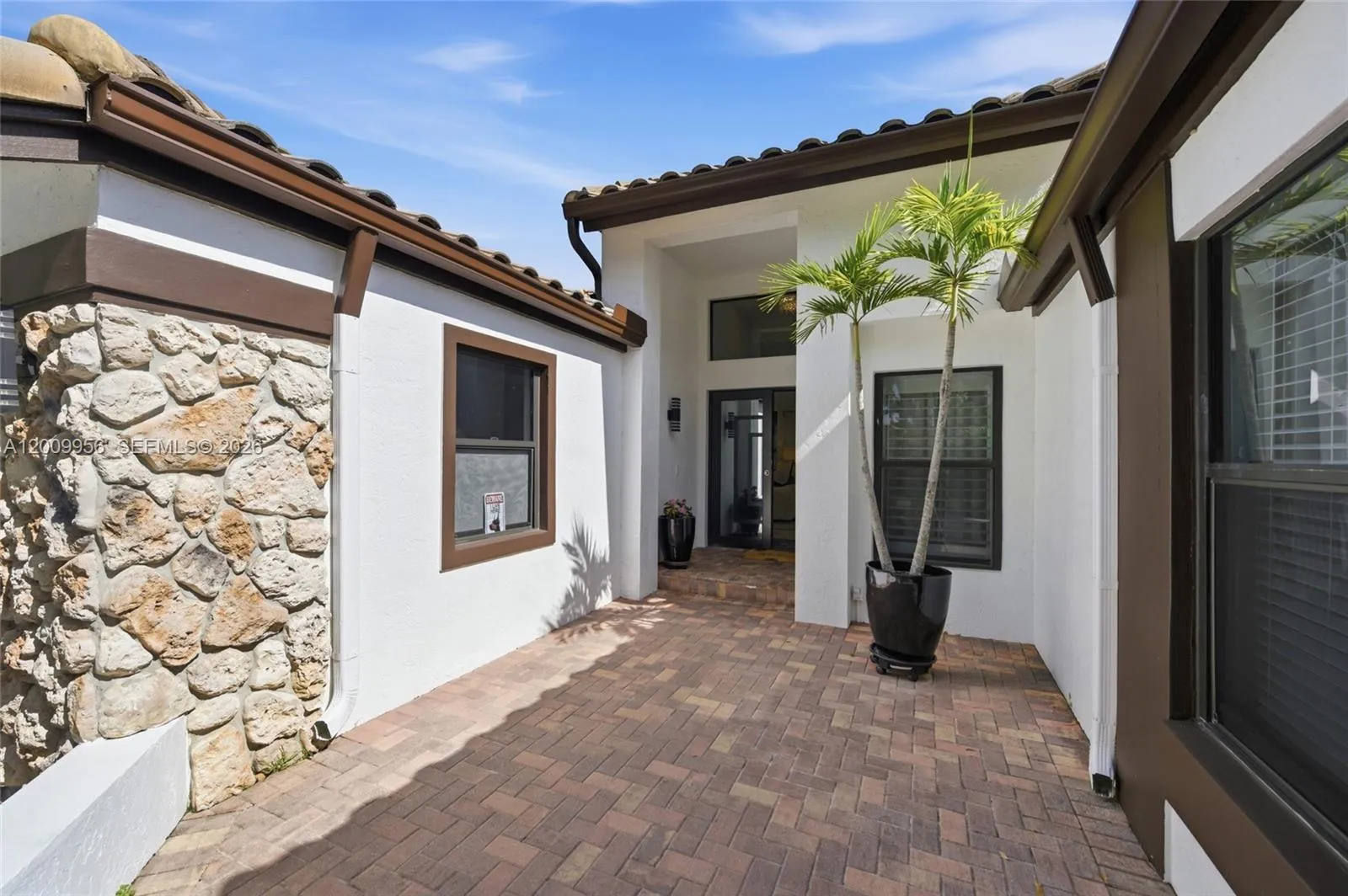 10781 NW 18th Dr, Plantation FL 33322