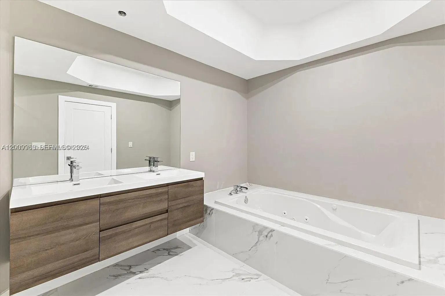 3900 Island Blvd # B408, Aventura FL 33160