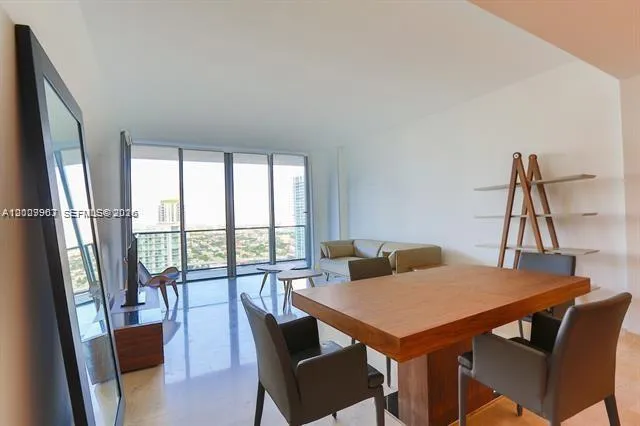 68 SE 6th St # 3210, Miami FL 33131