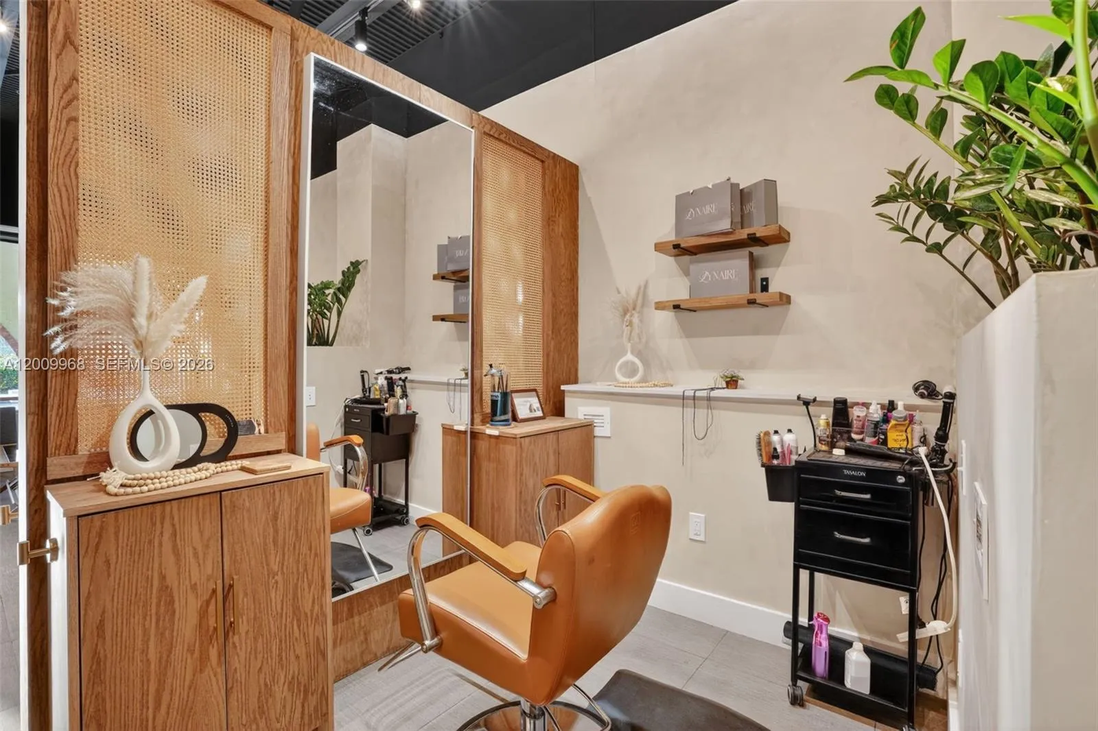 Turnkey Beauty Salon & Spa For Sale In Palmetto Bay, Palmetto Bay FL 33157