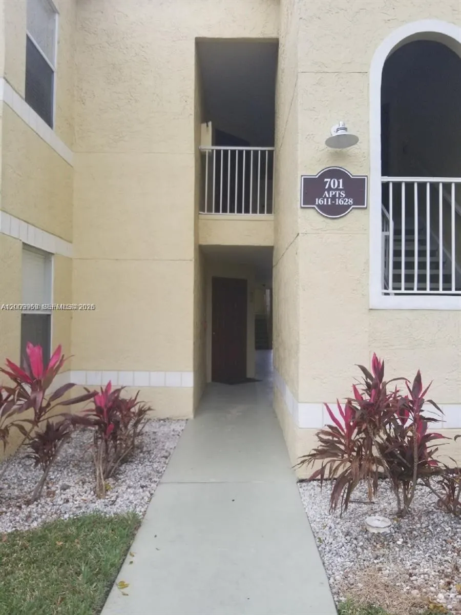 701 Vista Isles Dr # 1613, Sunrise FL 33325