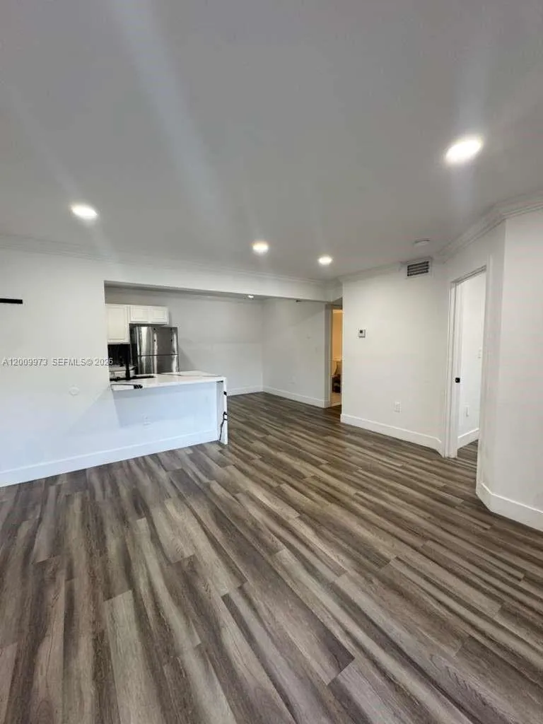 300 W Palm Cir W # 307, Pembroke Pines FL 33025