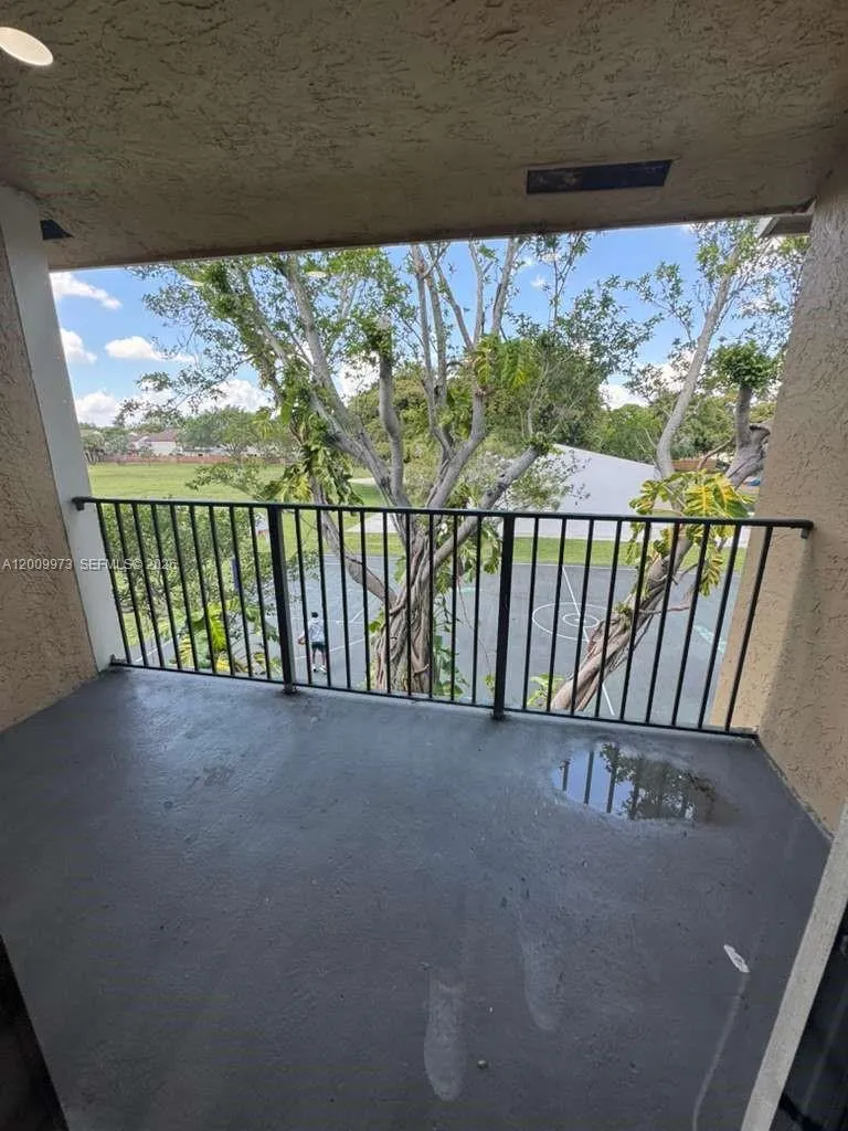 300 W Palm Cir W # 307, Pembroke Pines FL 33025