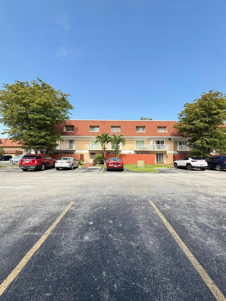 260 NW 107th Ave # 204, Miami FL 33172
