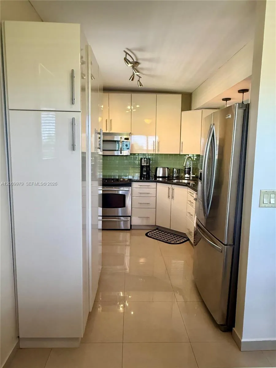 467 Golden Isles Dr # 310, Hallandale Beach FL 33009