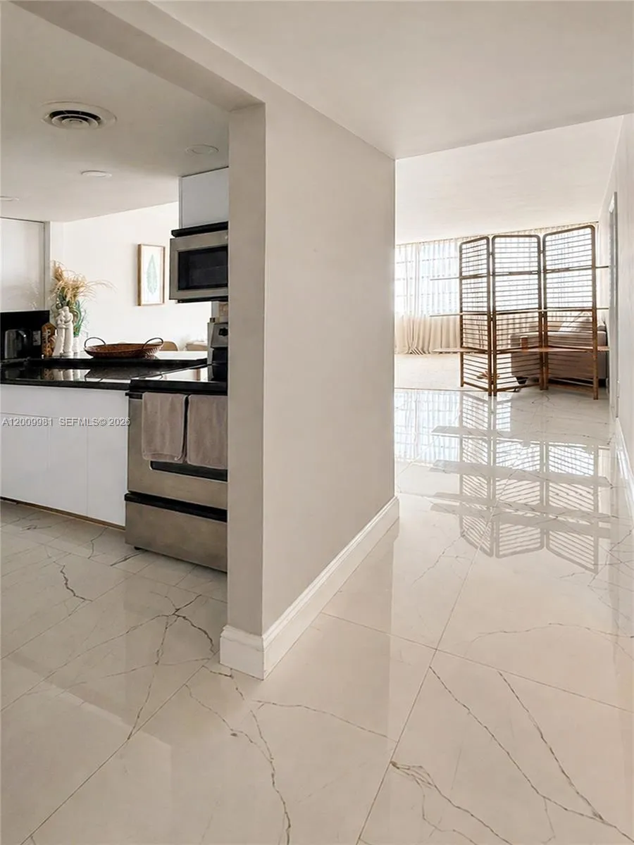 1351 NE Miami Gardens Dr # 712E, Miami FL 33179