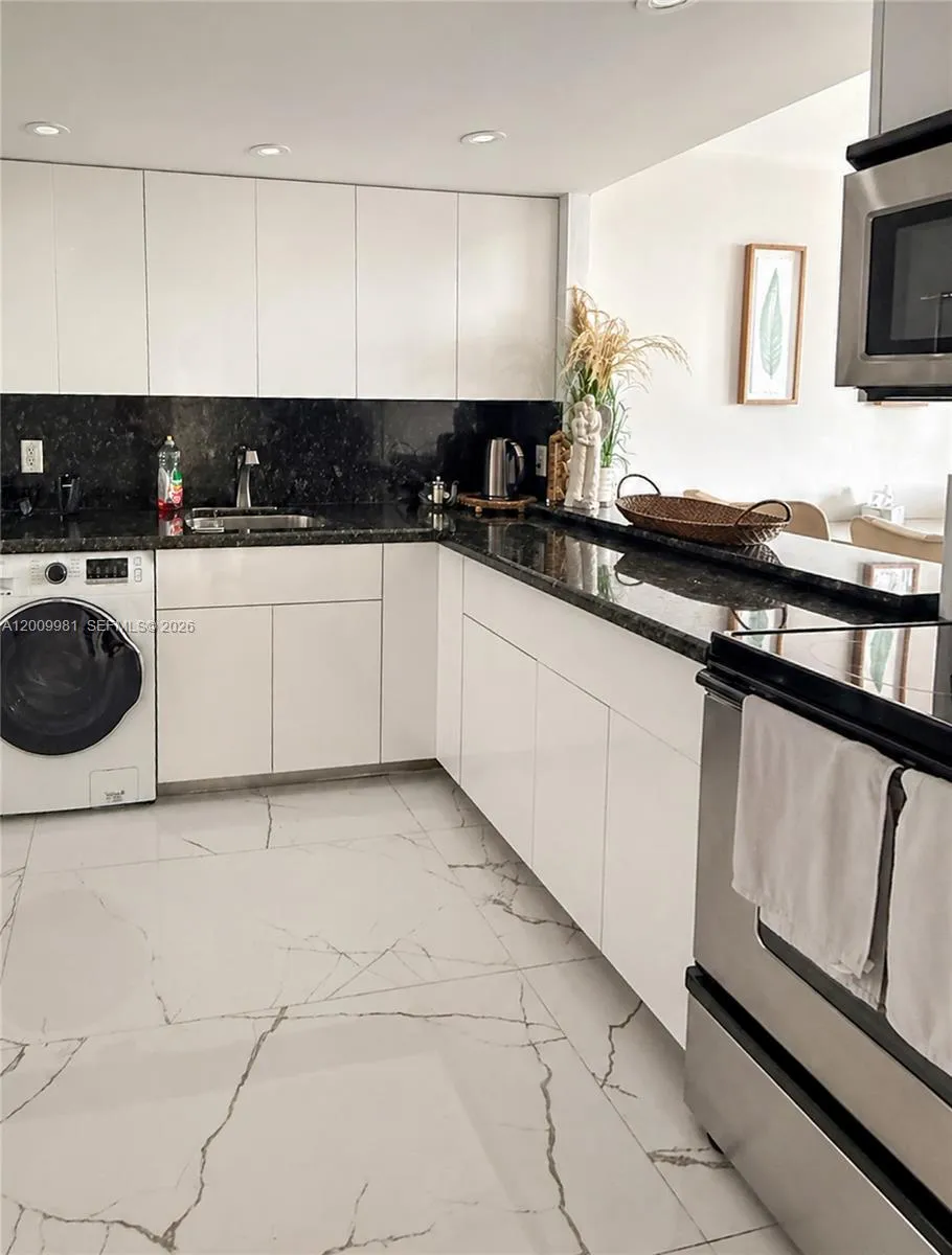 1351 NE Miami Gardens Dr # 712E, Miami FL 33179