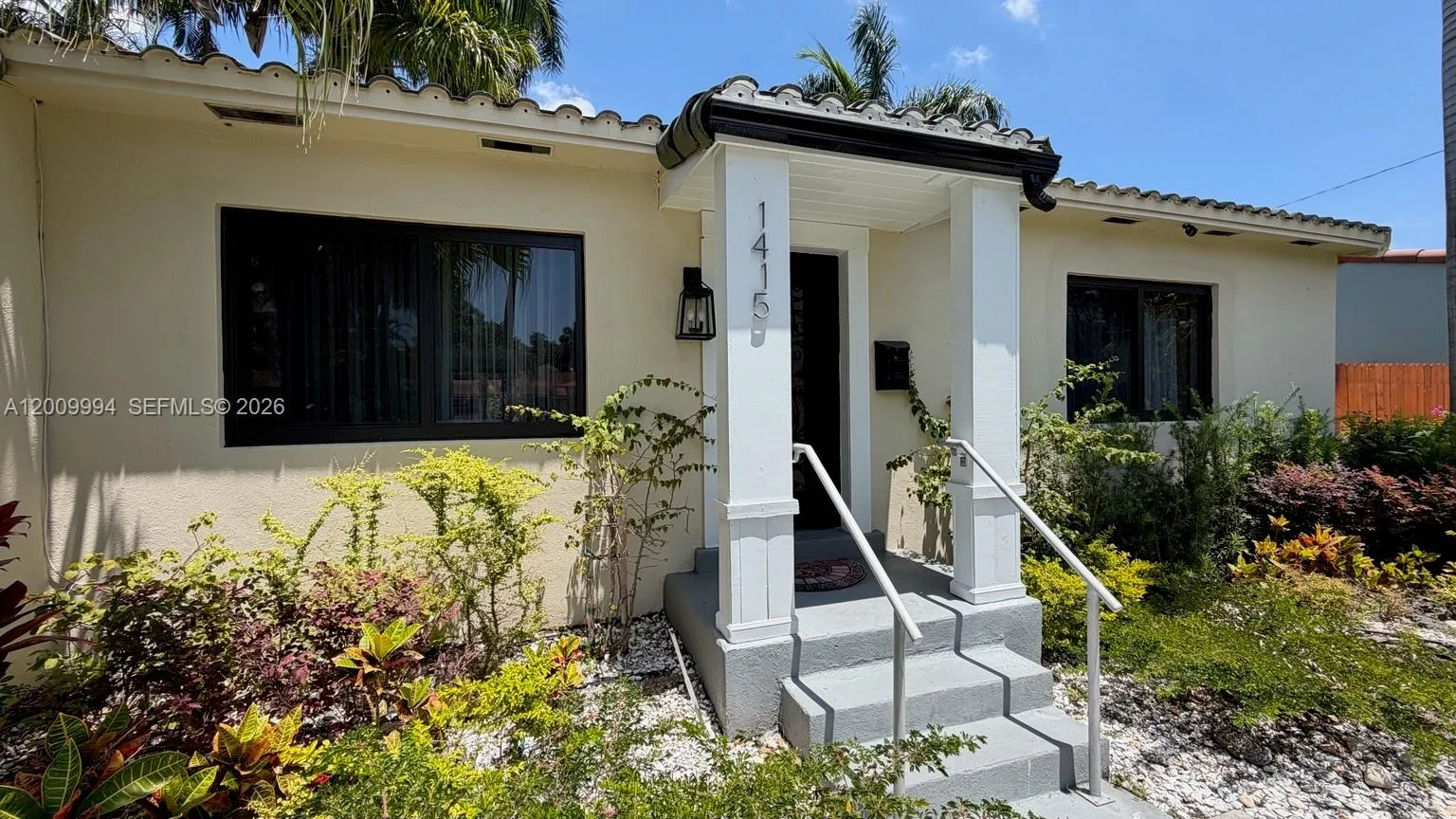 1415 Mayo St, Hollywood FL 33020