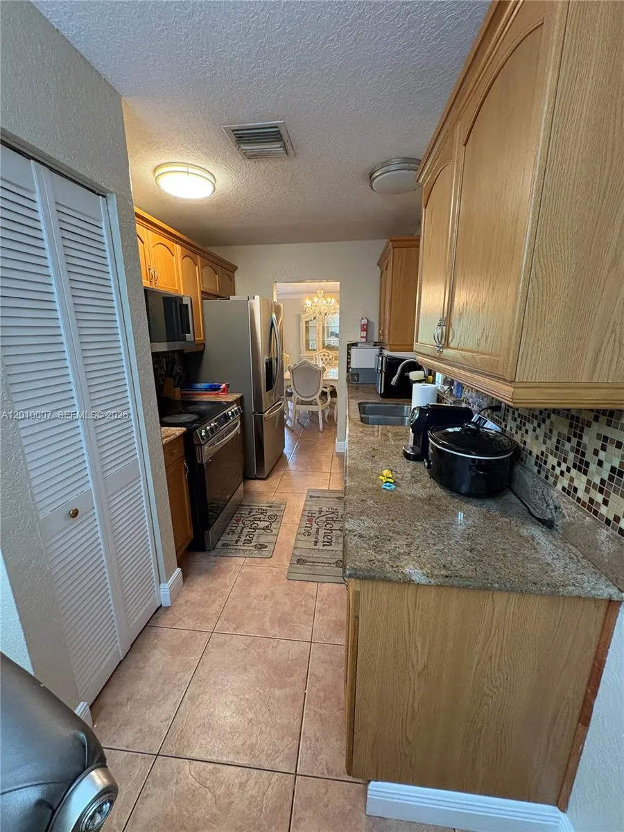 8905 NW 38th Dr # 4, Coral Springs FL 33065