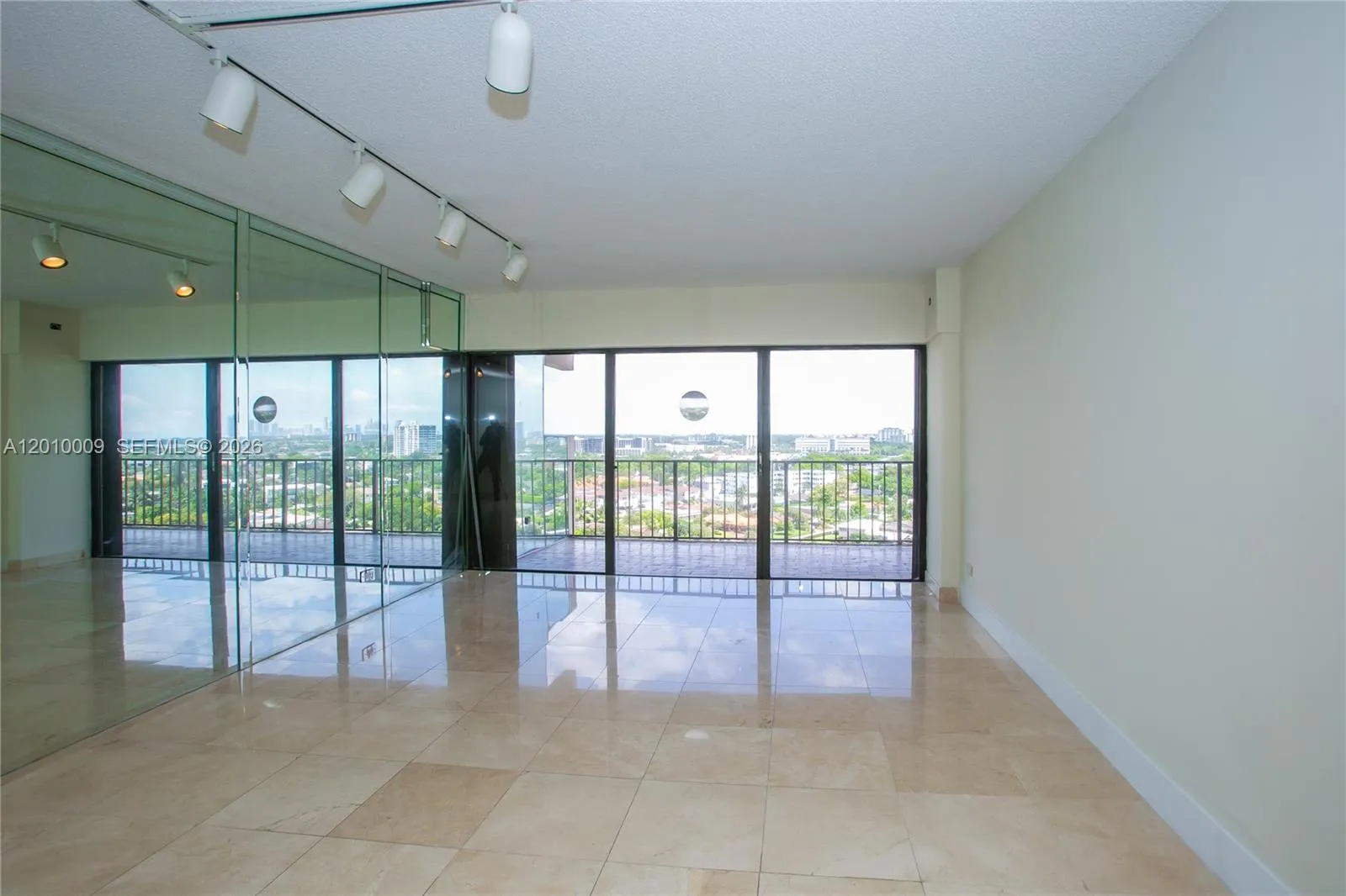 1800 NE 114th St # 1502, Miami FL 33181