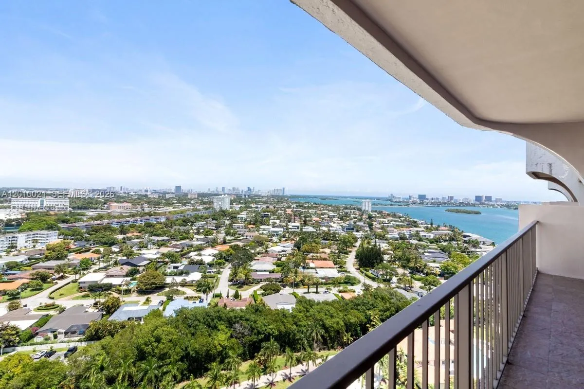 1800 NE 114th St, Miami FL 33181
