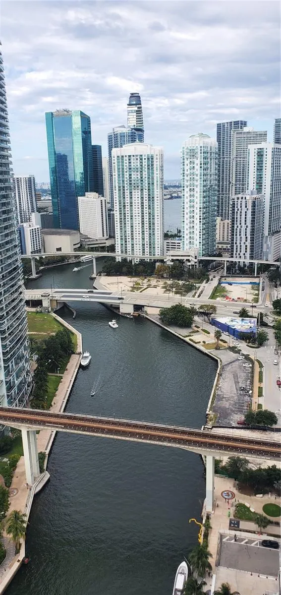 185 SW 7th St # 3309, Miami FL 33130