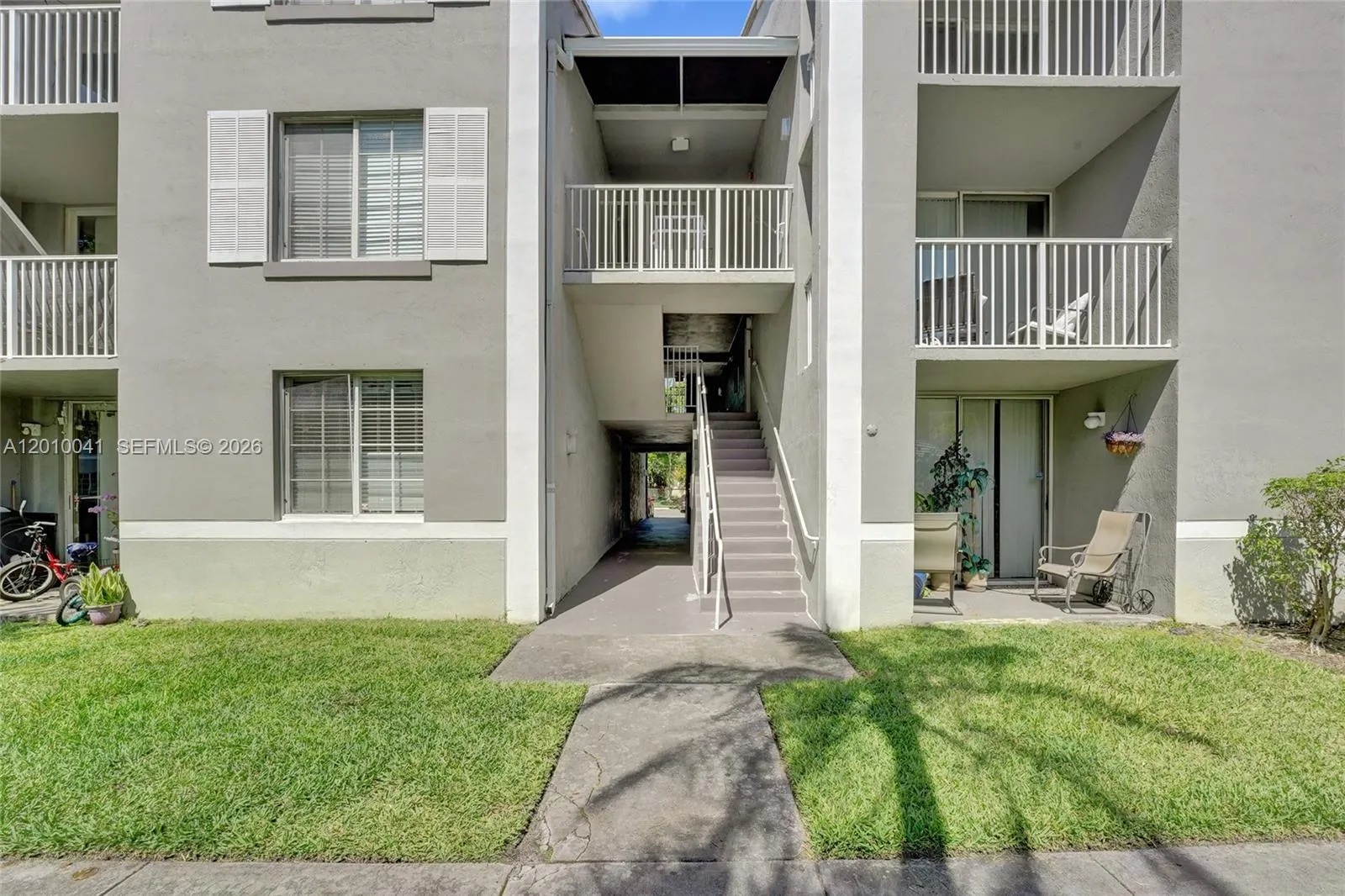 631 SW 111th Lane # 306, Pembroke Pines FL 33025