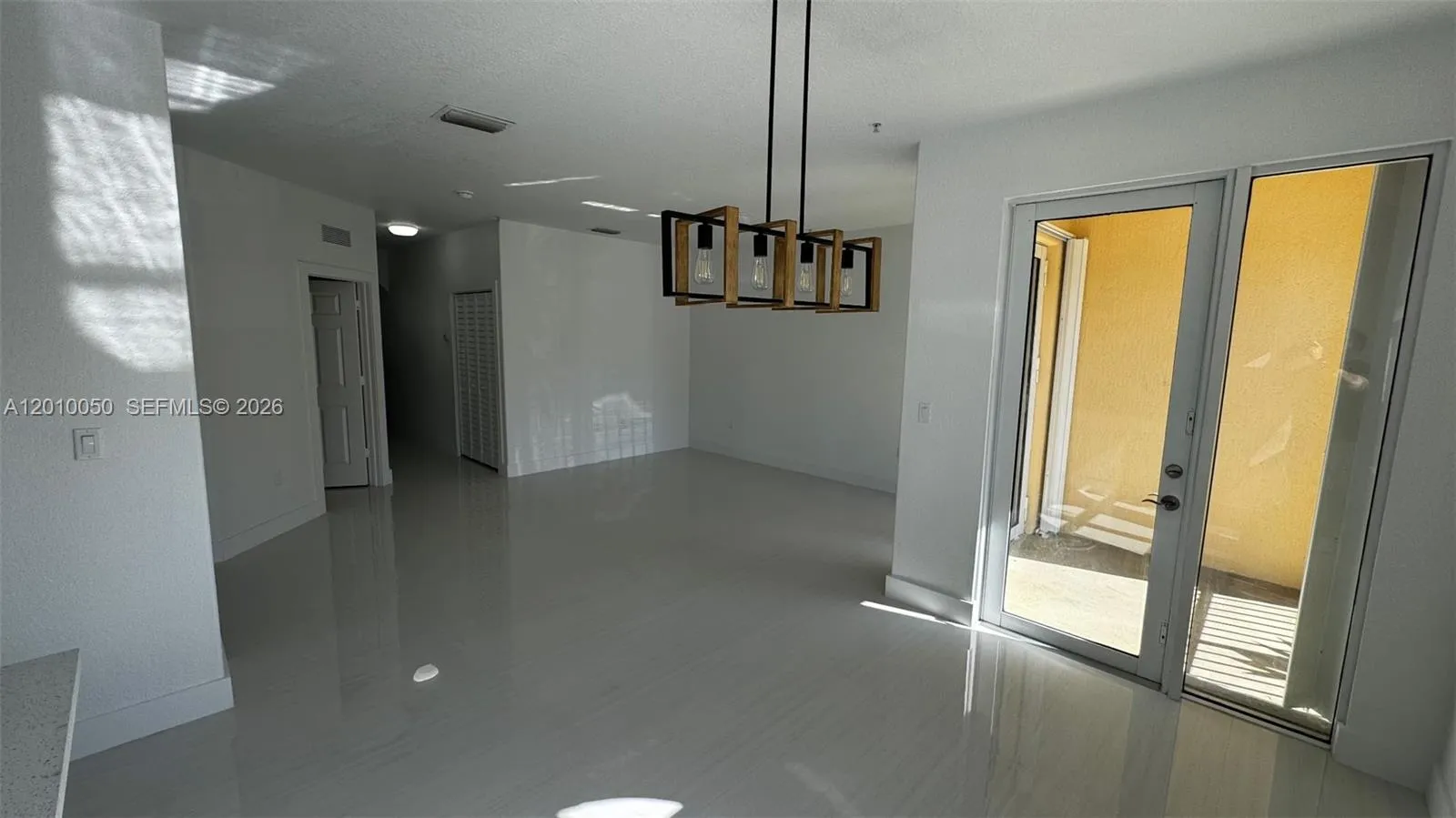 10012 NW 7th St # 112, Miami FL 33172