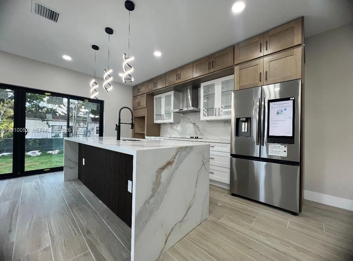 1818 NW 49th St, Miami FL 33142