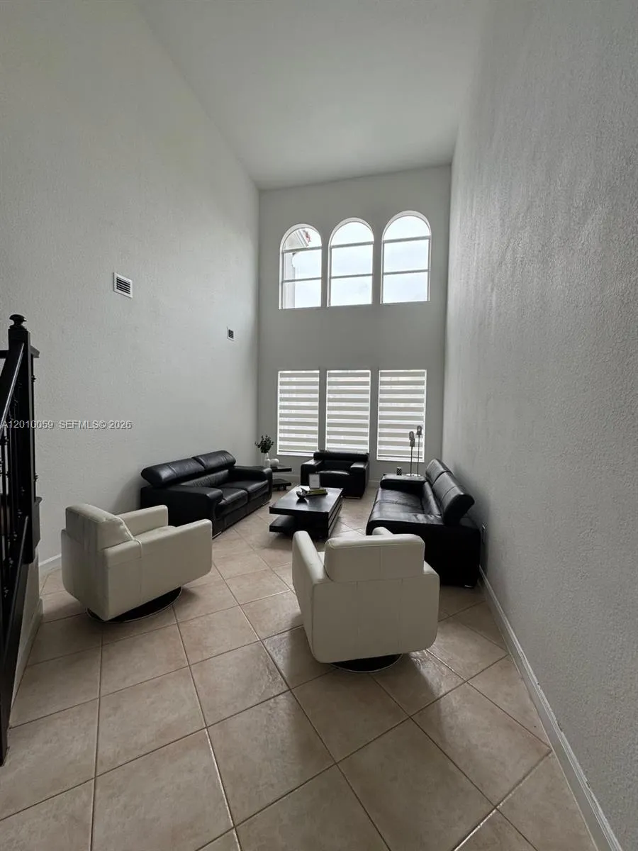 10873 NW 71st St, Doral FL 33178