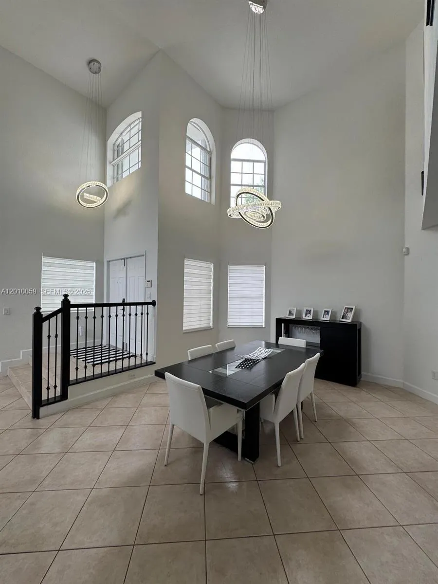 10873 NW 71st St, Doral FL 33178