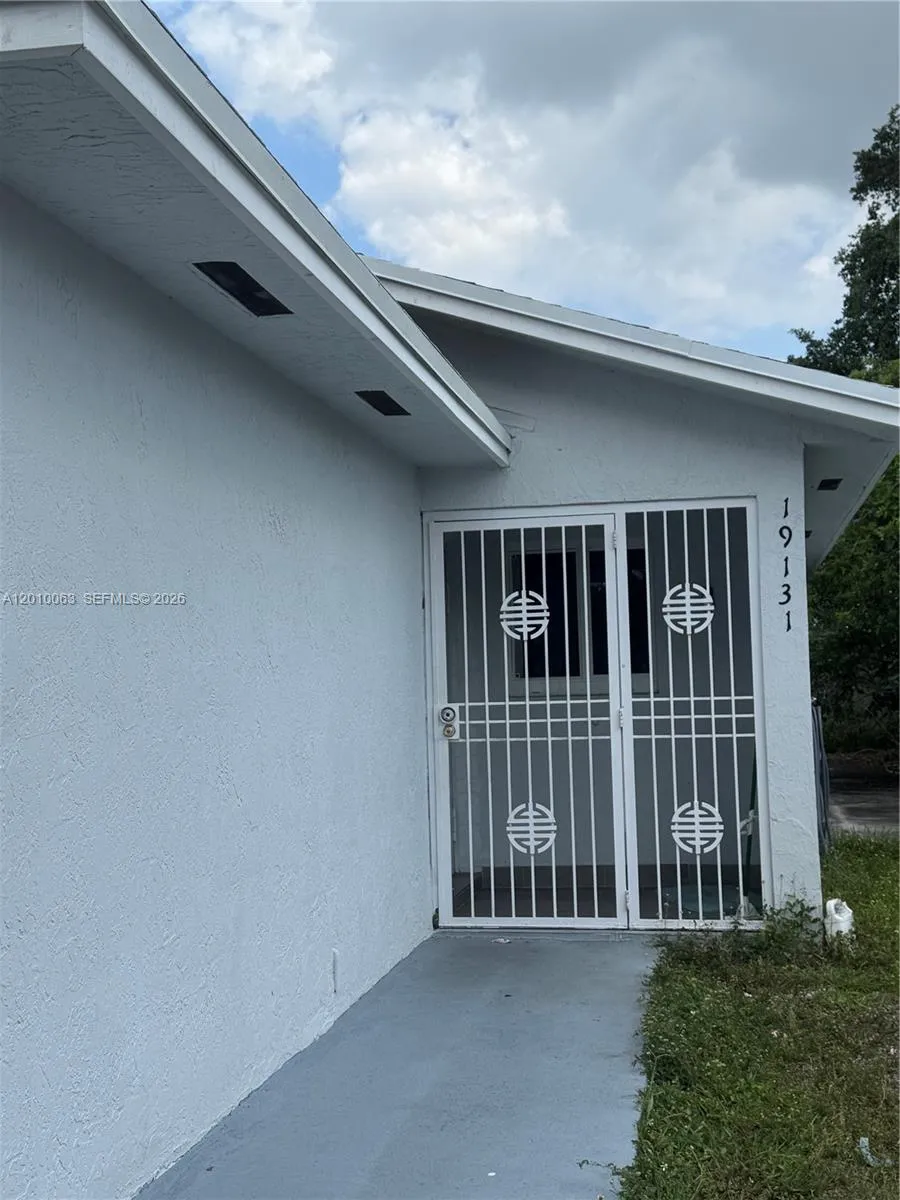 19131 NW 33rd Ct, Miami Gardens FL 33056