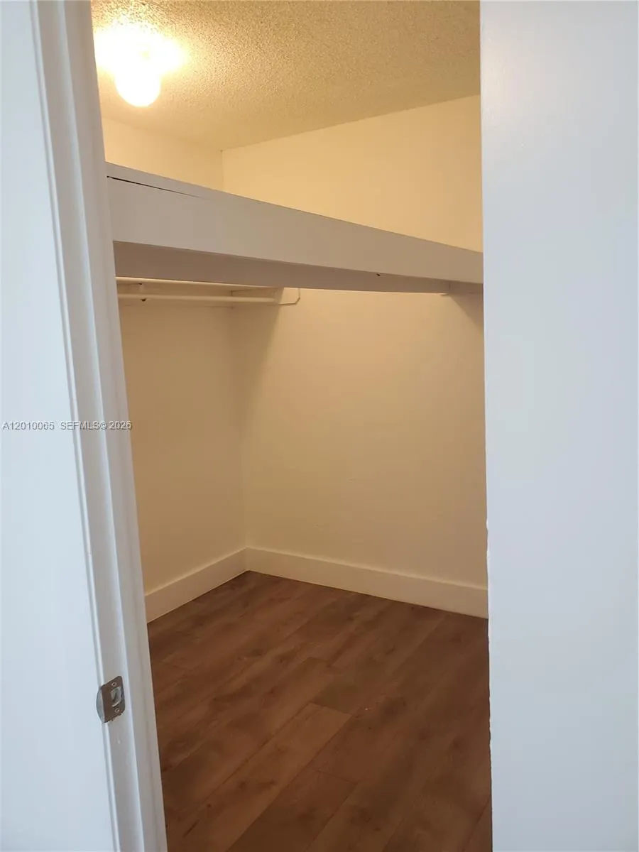 496 NW 165th St Rd # 412, Miami FL 33169