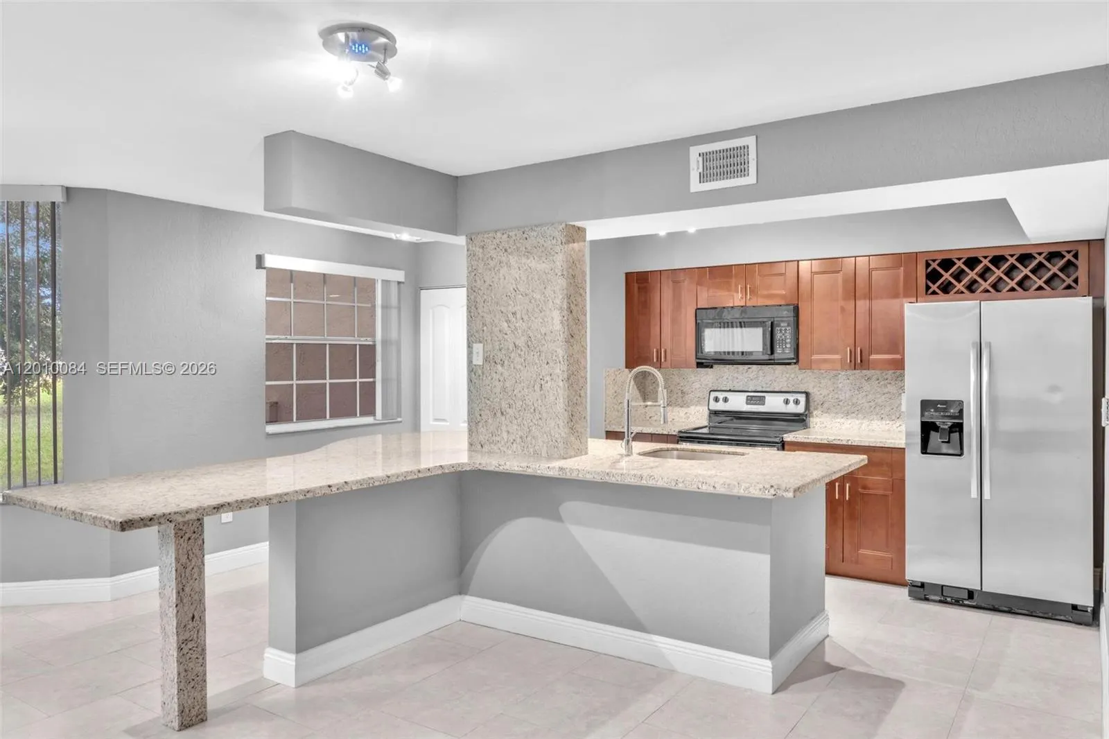 2881 N Oakland Forest Dr # 105, Oakland Park FL 33309