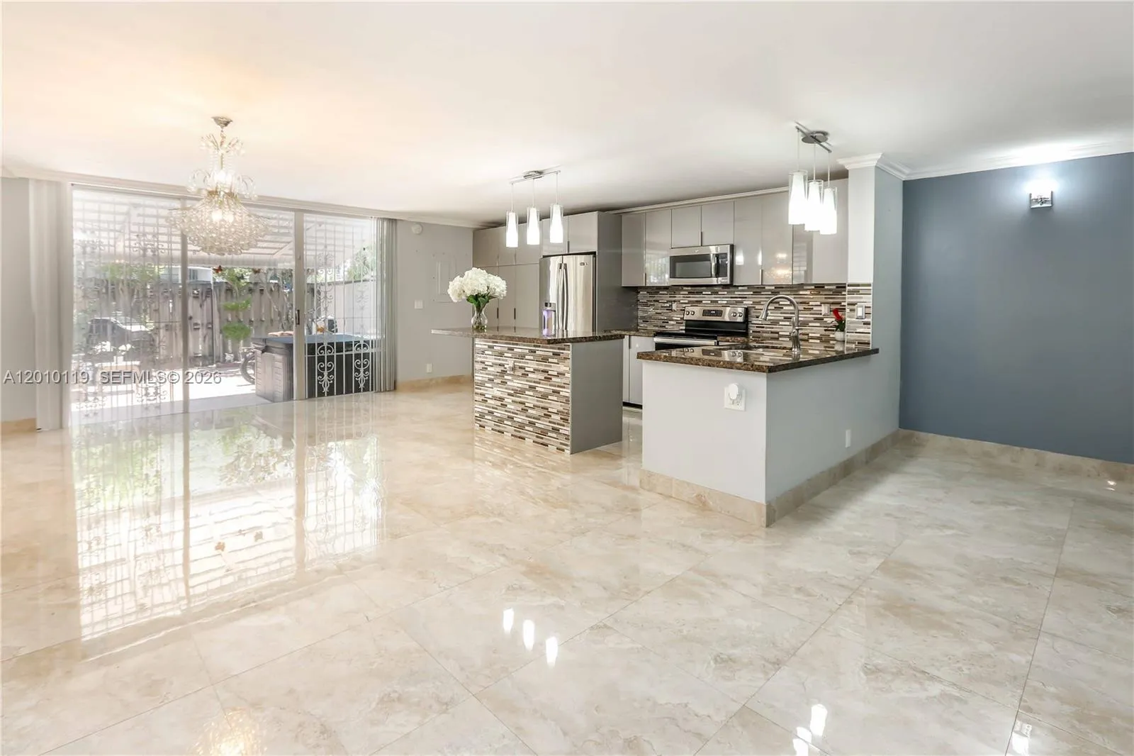 928 NE 27th Ave, Hallandale Beach FL 33009