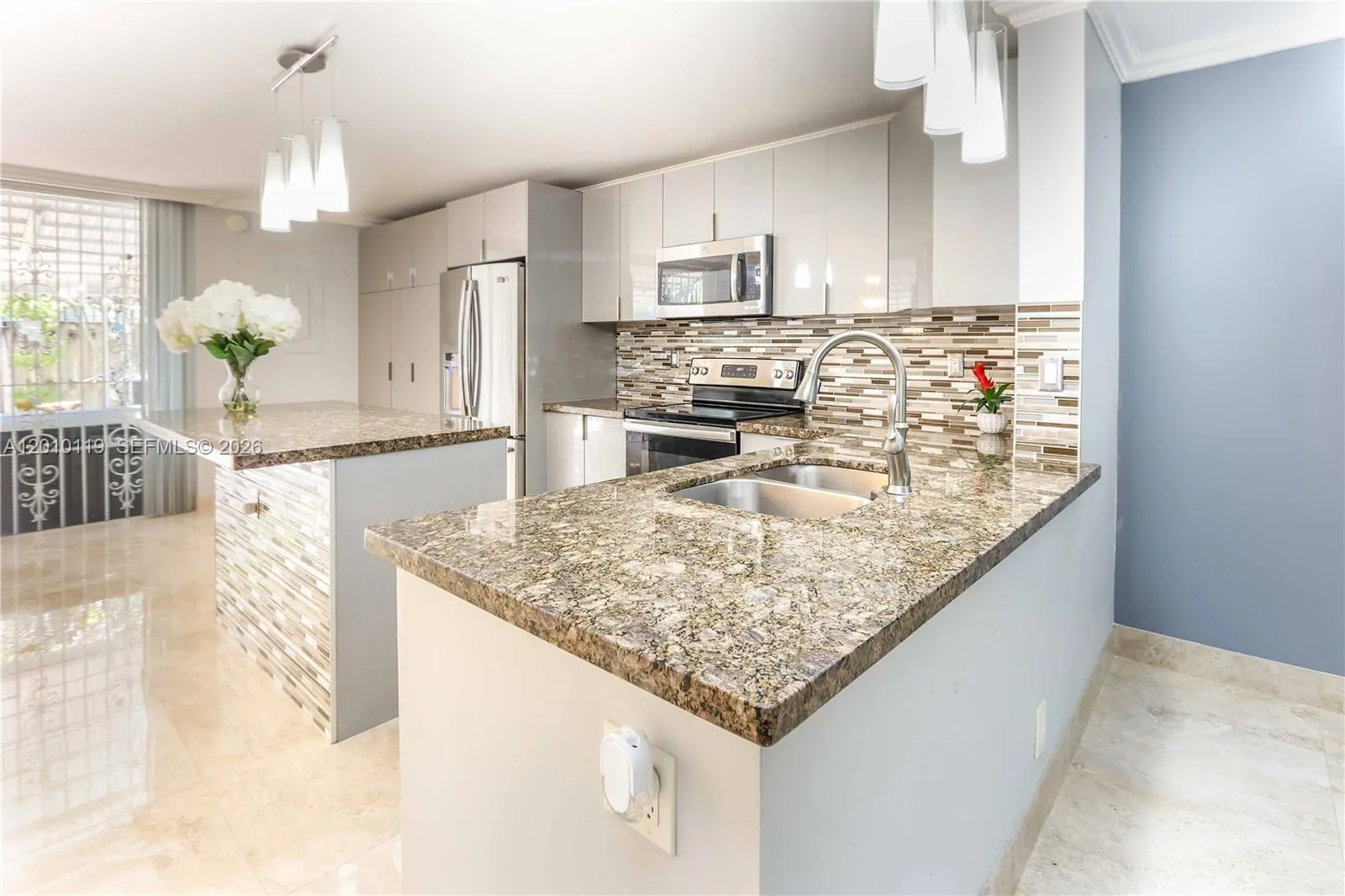 928 NE 27th Ave, Hallandale Beach FL 33009