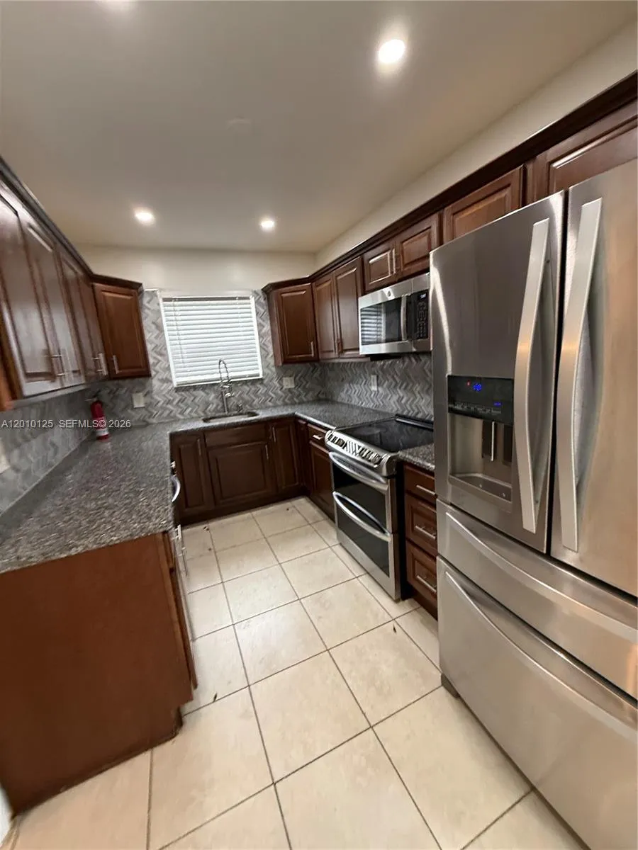 1619 Shenandoah St, Hollywood FL 33020