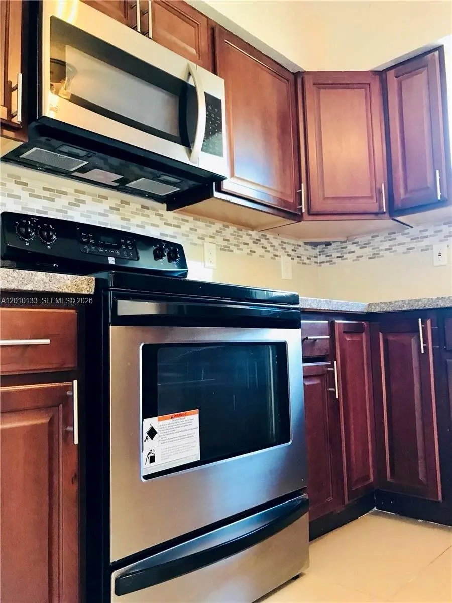 944 NW 51st St # 1, Miami FL 33127