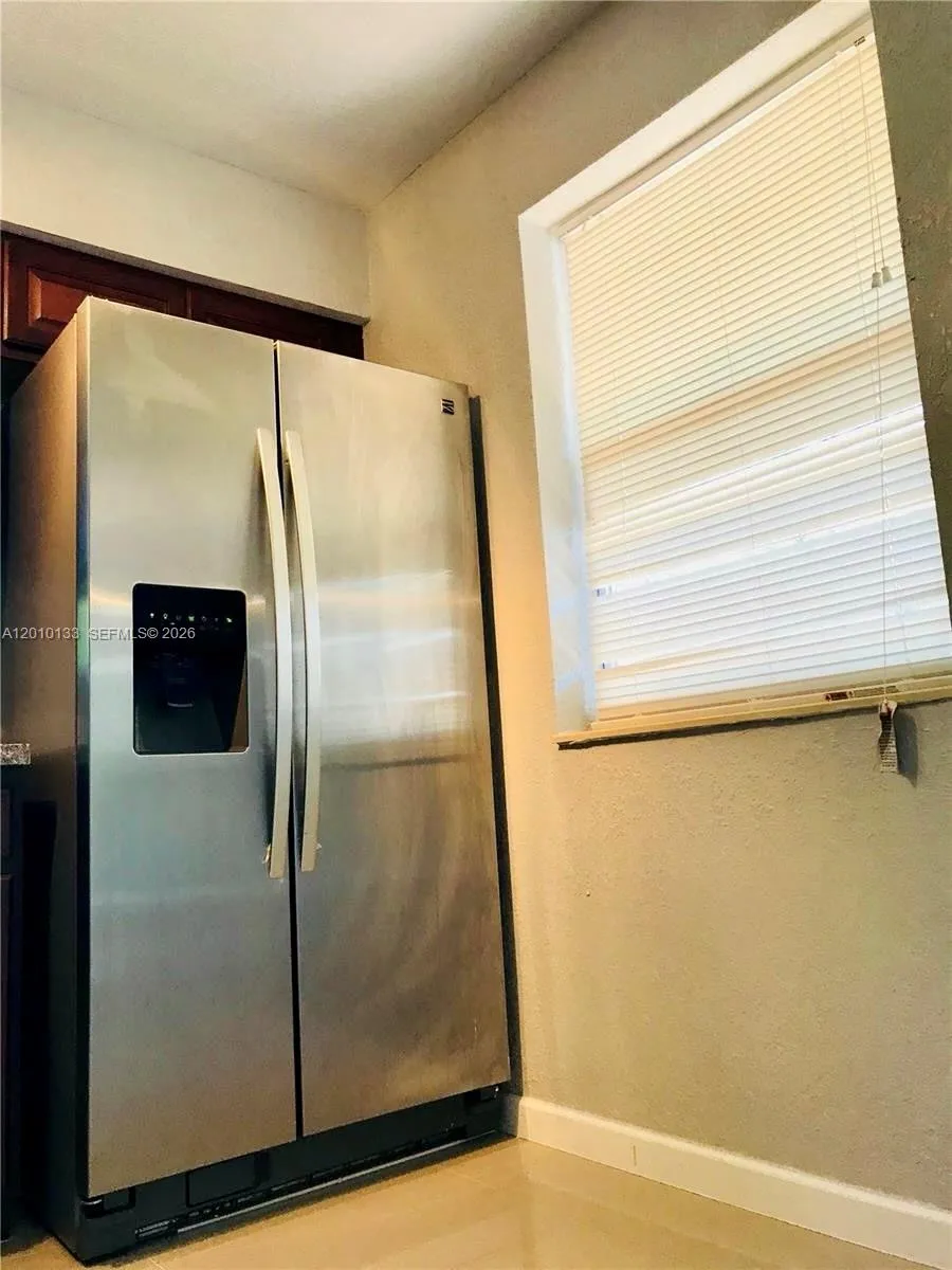 944 NW 51st St # 1, Miami FL 33127