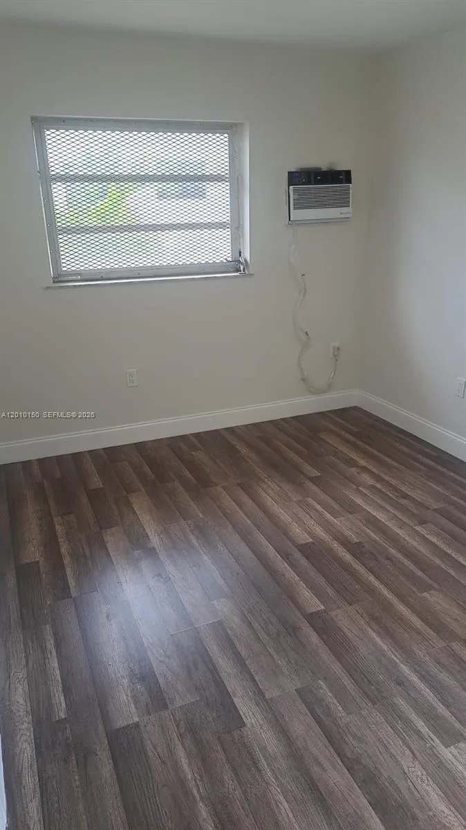 2457 NW 35th St # B, Miami FL 33142