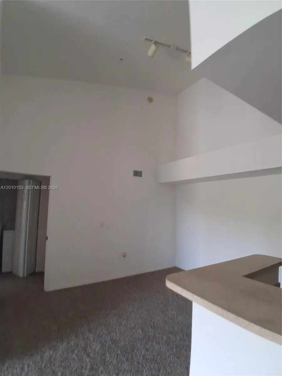 11165 SW 6th St # 305, Pembroke Pines FL 33025