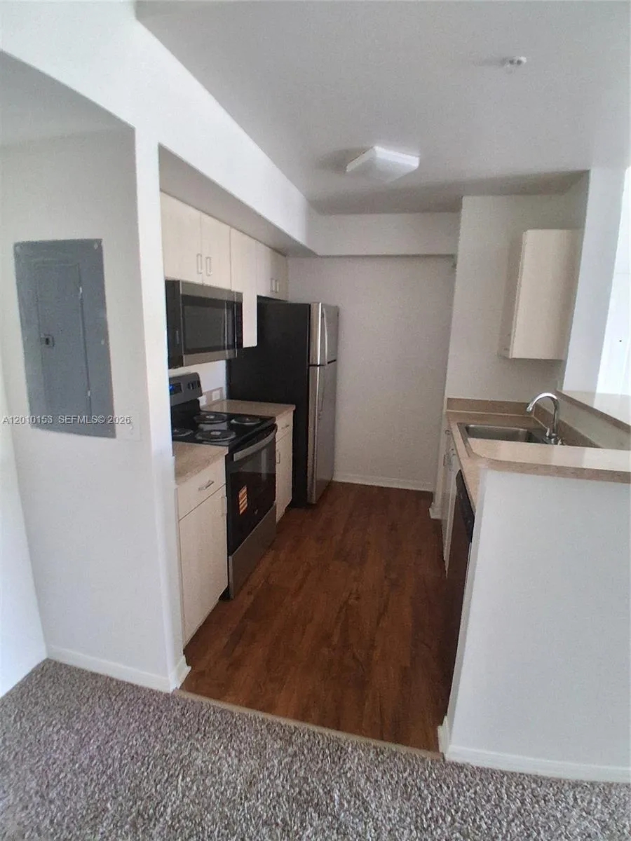 11165 SW 6th St # 305, Pembroke Pines FL 33025