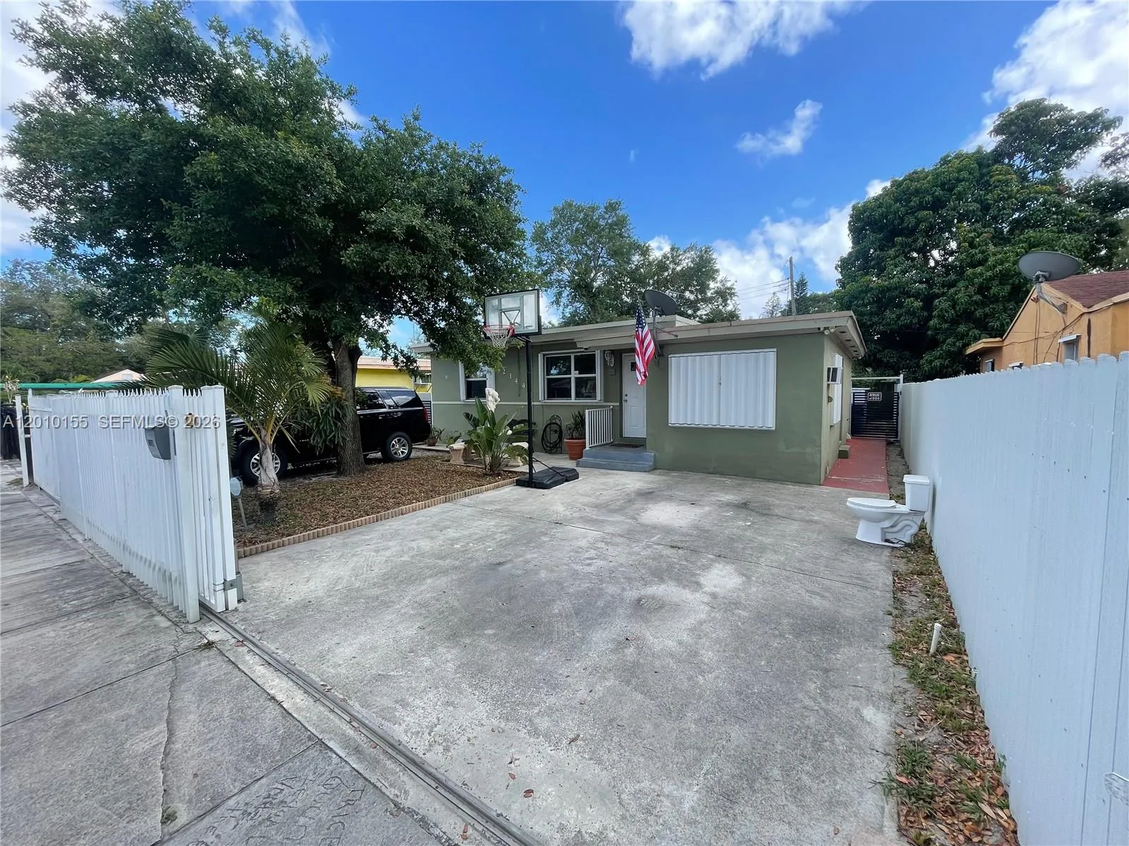 2144 NW 85th St, Miami FL 33147