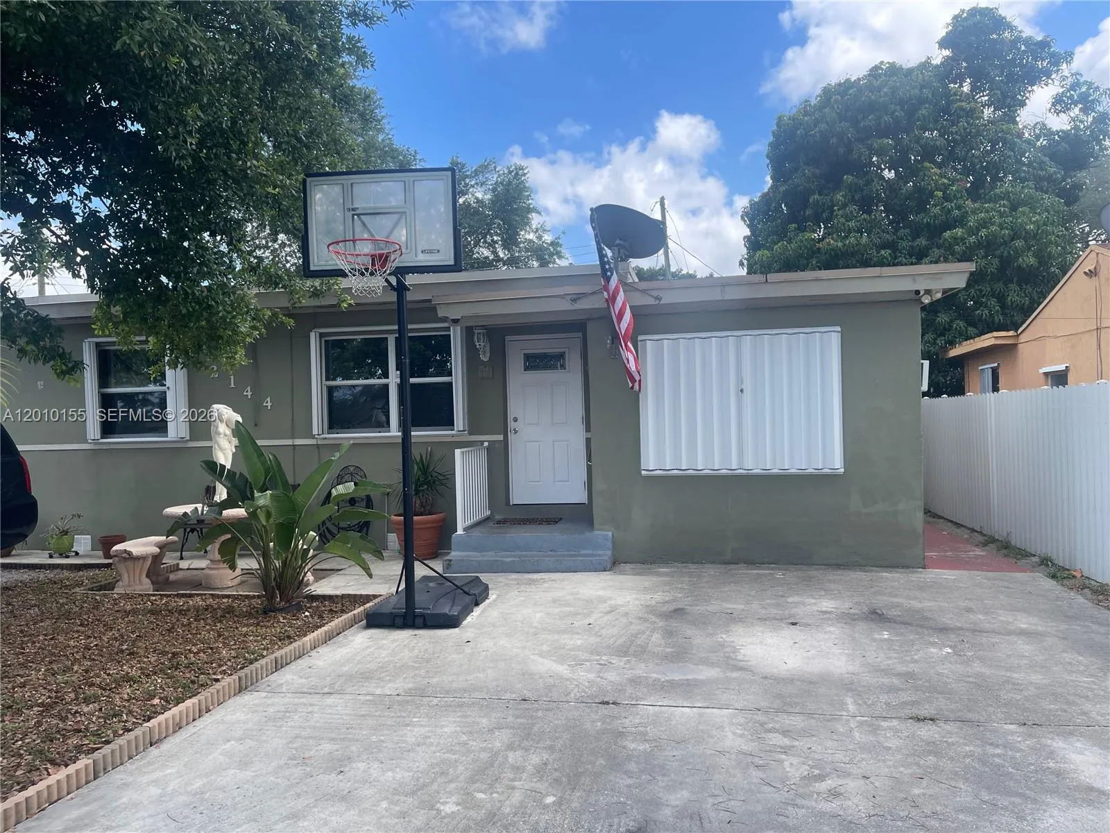 2144 NW 85th St, Miami FL 33147